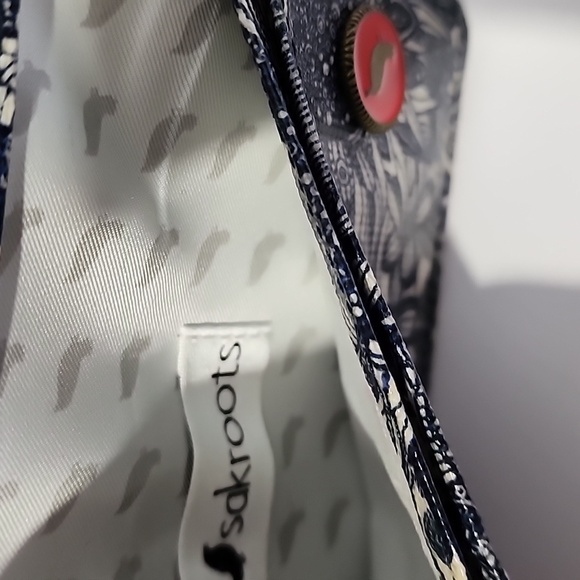 Sakroots Elegant Blue and White Women's Wallet - Picture 8 of 9